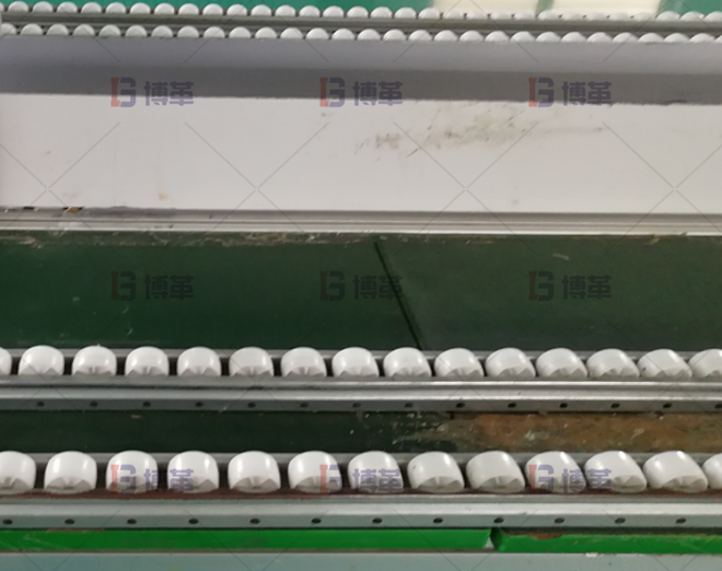 電子制造一般體積較小，使用精益管搭建貨架和無動(dòng)力滑動(dòng)部件，節(jié)約成本，提高效率。